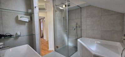 koupelna střešní apartmá